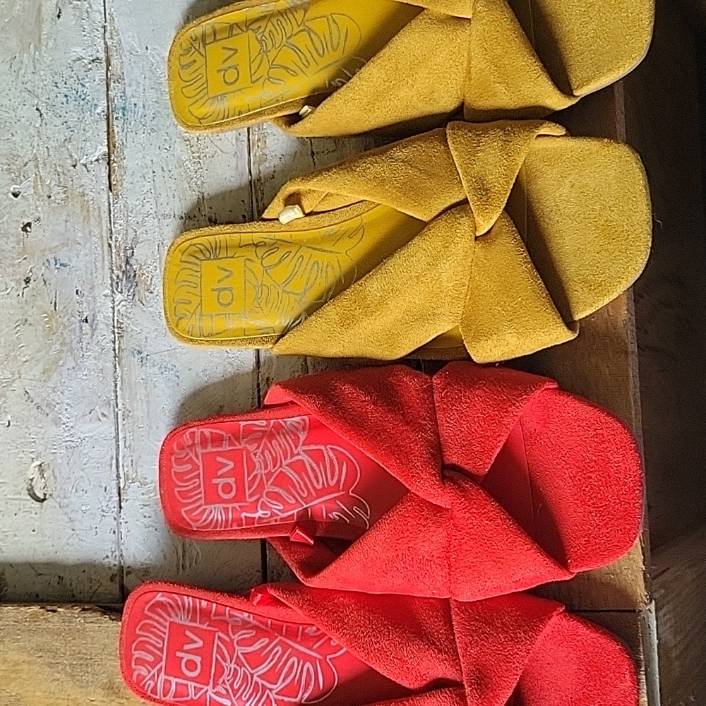 Bright DV flat Sandals